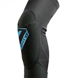 7 iDP Transition Mountain Bike Knee Pads